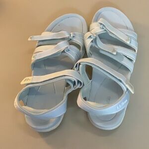 EUC woman’s LL.BEAN sandals